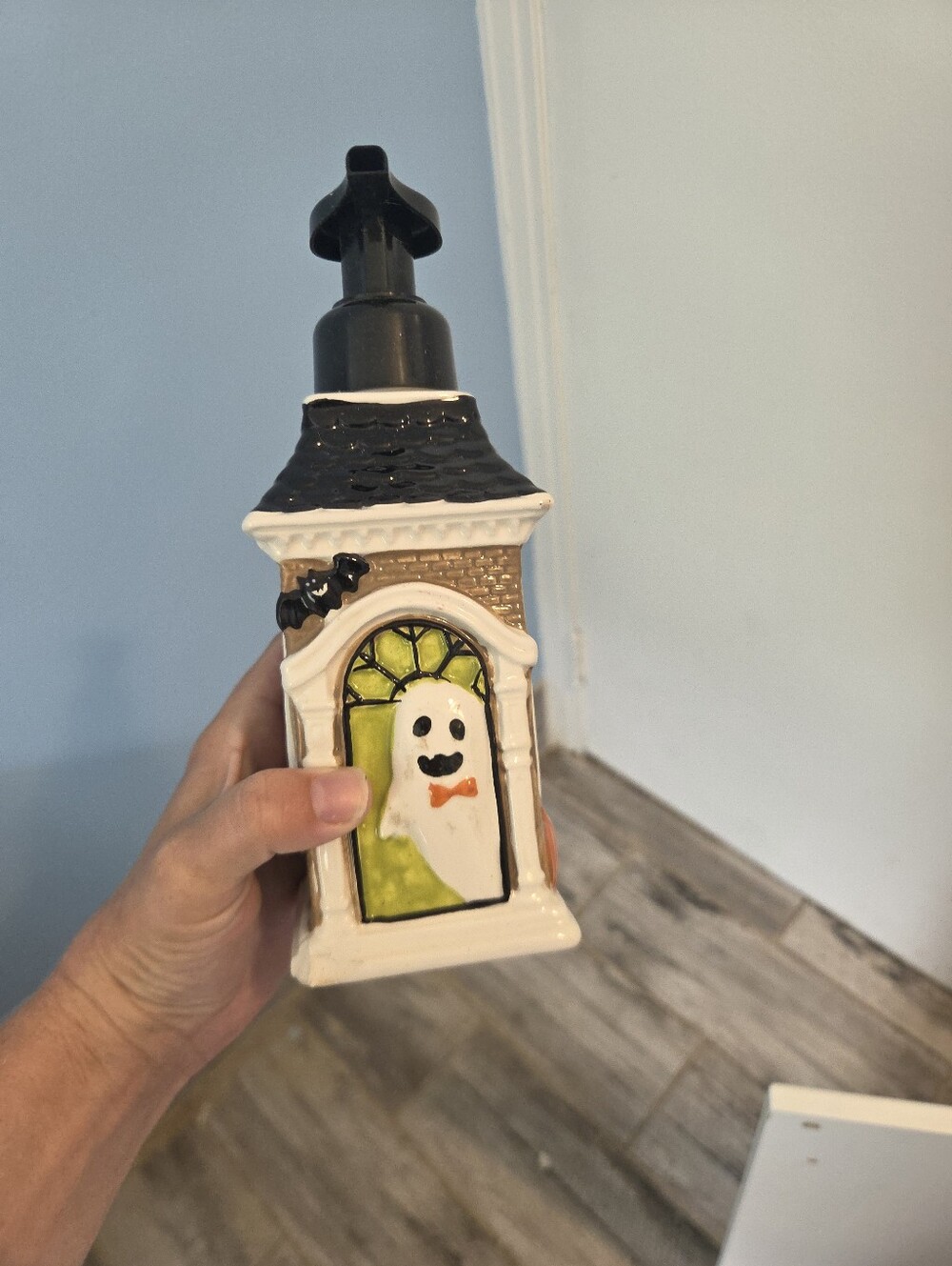 Bath And Body Works Ghost Halloween Soap Dispenser DAMAGED